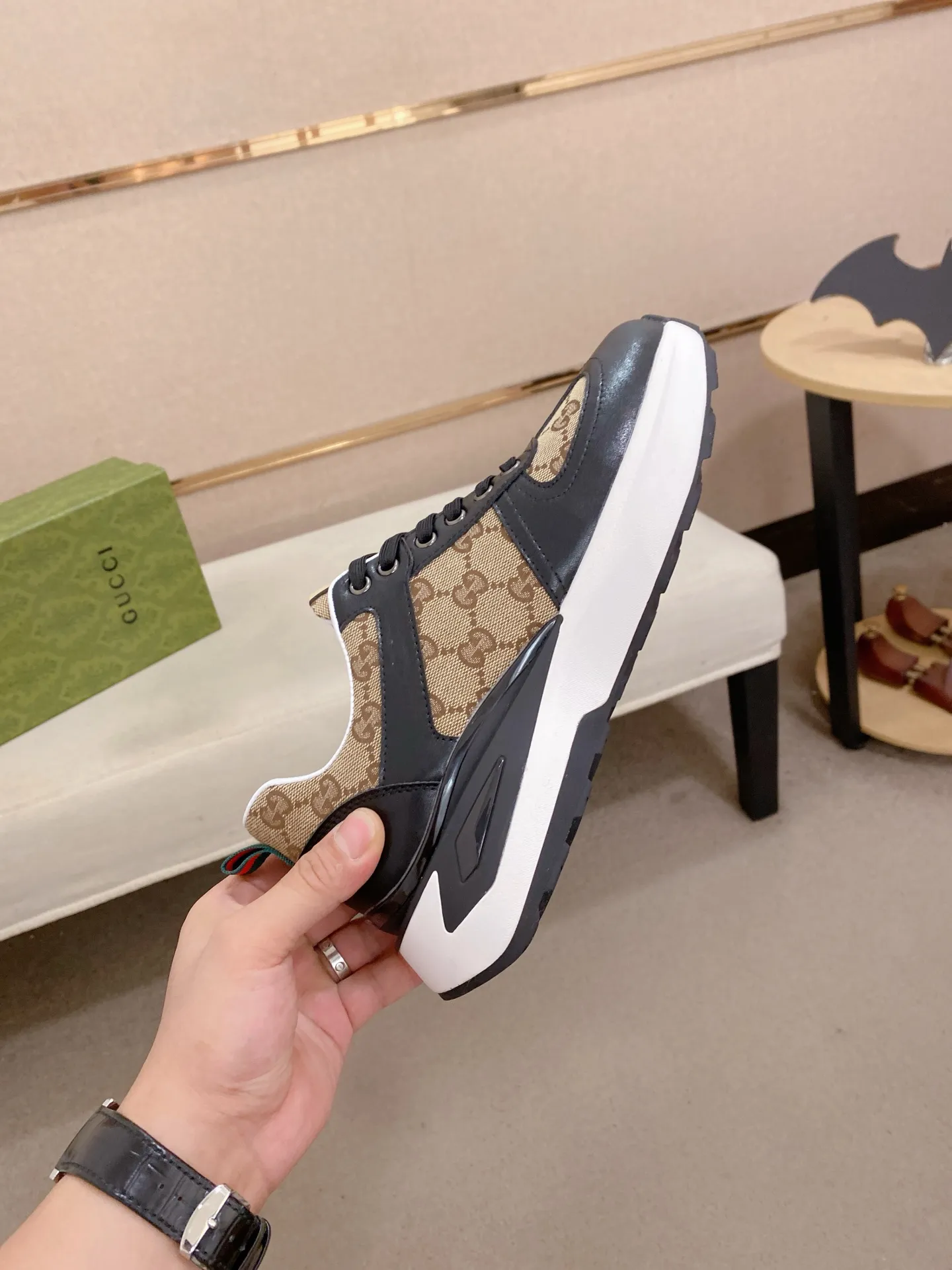Factory price 462💰New GUCCI (Gucci) counters are launched simultaneously, new men's shoes, 😘fabrics are selected imported cowhide, lining: sheepskin lining. 👍🏿 High-end ☄️ air-cushion molded anti-slip rubber outsole, exquisite lines, simple and elegant, comfortable and high-end for leisure travel. Code number: 38 to 44 (45 can be customized and cannot be returned or exchanged)